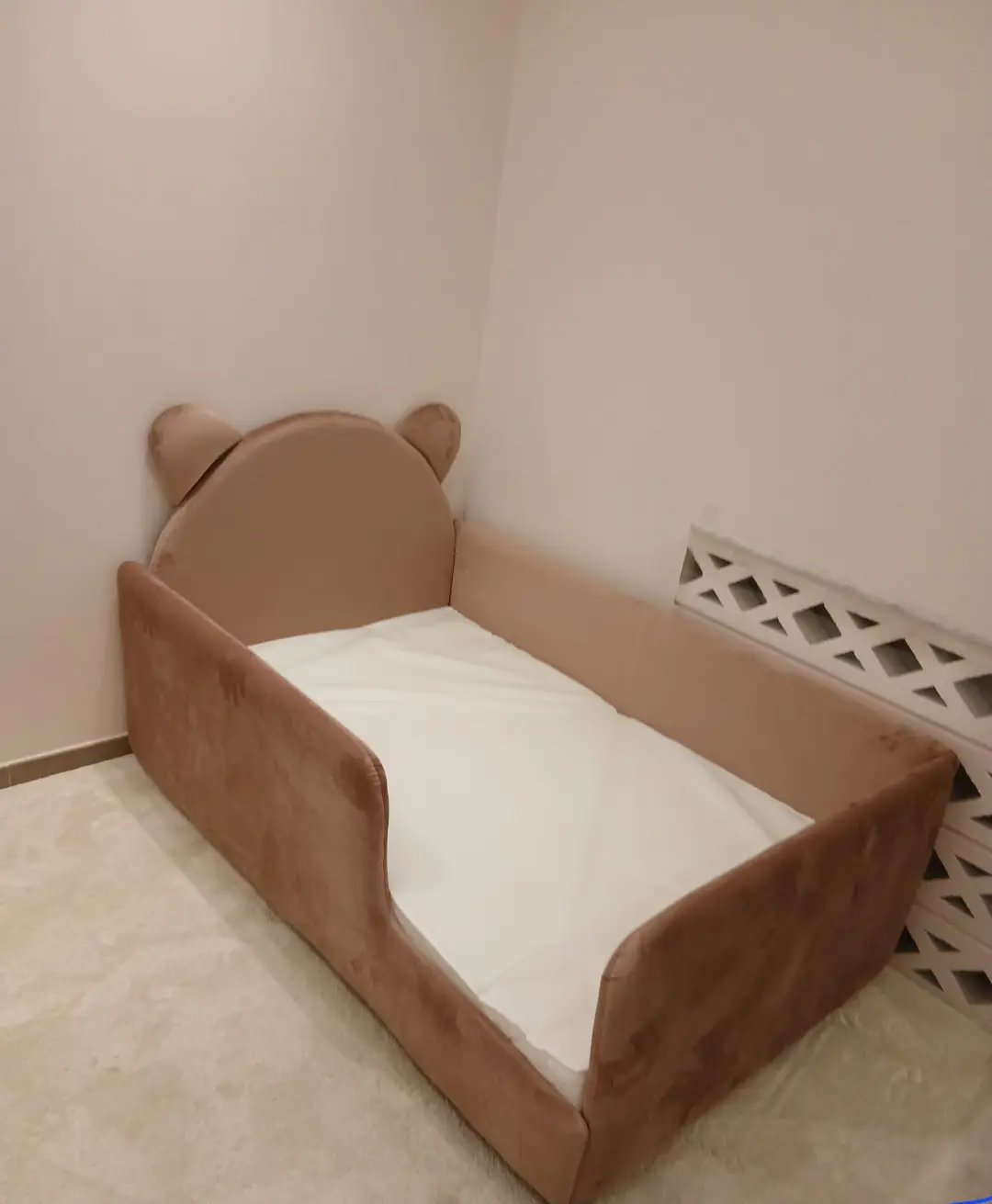 سرير طفل أمريكي 